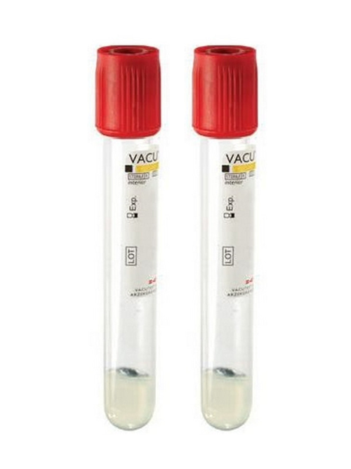 Due provette con tappo rosso (gel + clot activator) utilizzate per la raccolta del campione di siero/plasma nella ricerca an/ap - HBV DNA di Eurofins Genoma.